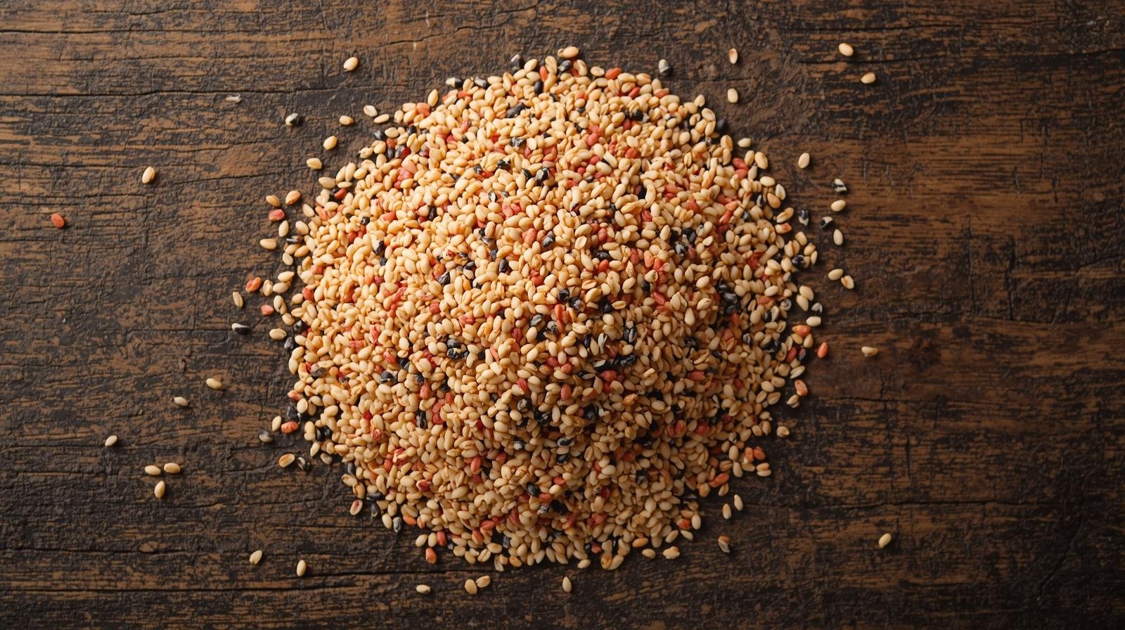 Premium quinoa seeds from Vedafox Group showcasing diverse applications in health foods, gluten-free products, breakfast cereals, protein supplements and international cuisine